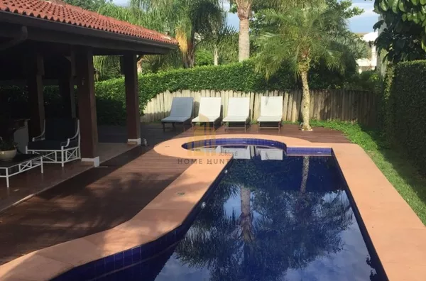 Linda casa mobiliada com piscina 500m2 