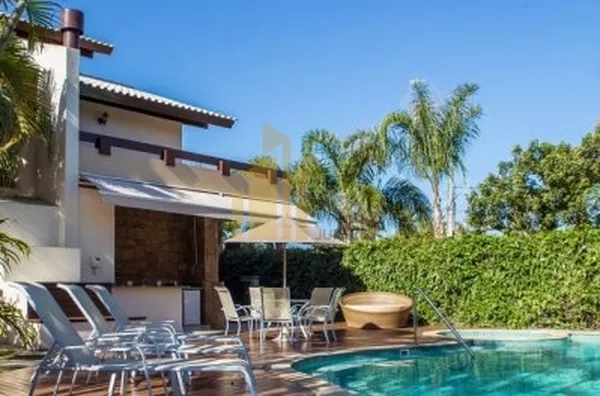 EXCELENTE CASA FRENTE MAR