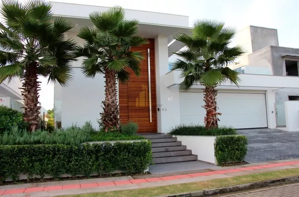 EXCELENTE CASA ALTO PADRÃO EM JURERÊ INTERNACIONAL