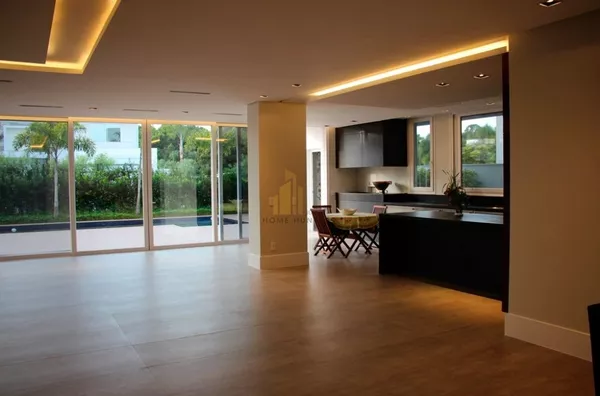 EXCELENTE CASA ALTO PADRÃO EM JURERÊ INTERNACIONAL