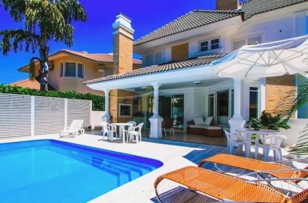 EXCELENTE CASA 4 SUÍTES - TEMPORADA