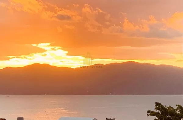 EXCELENTE COBERTURA COM VISTA MAR - JURERÊ