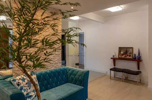 Linda casa em Jurerê Internacional, moderna e equipada, à 350 metros da praia, próximo ao open shopping e aos melhores restaurantes