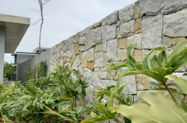 Linda casa em Jurerê Internacional, a 100 metros do mar.