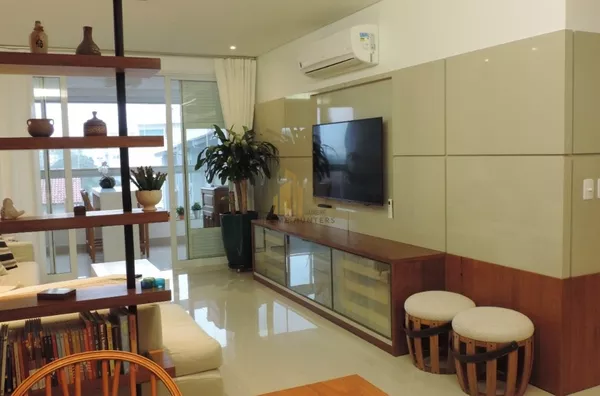 Lindo apartamento mobiliado, frente mar.