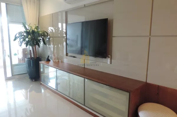 Lindo apartamento mobiliado, frente mar.