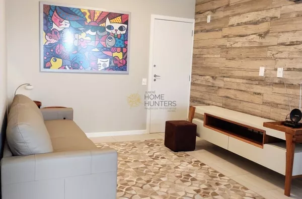 Apartamento 2 dorm, 500 metros do mar.