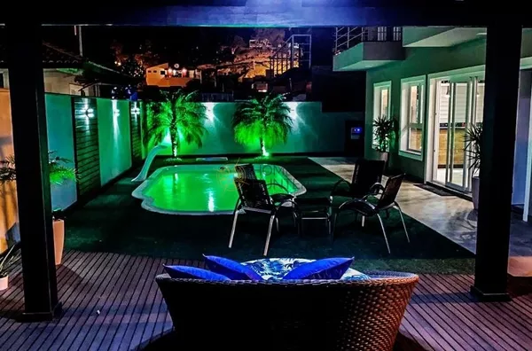 Excelente casa em condomínio fechado.