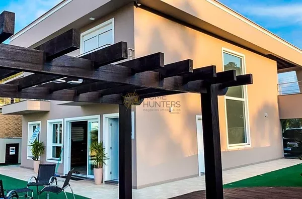 Excelente casa em condomínio fechado.