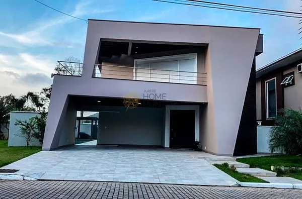 Excelente casa em condomínio fechado.
