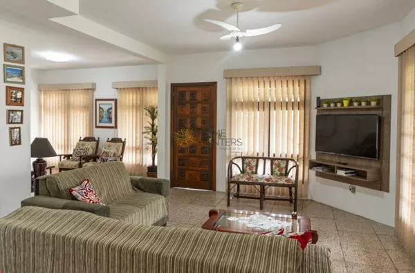 CASA 4 SUÍTES EM JURERÊ INTERNACIONAL