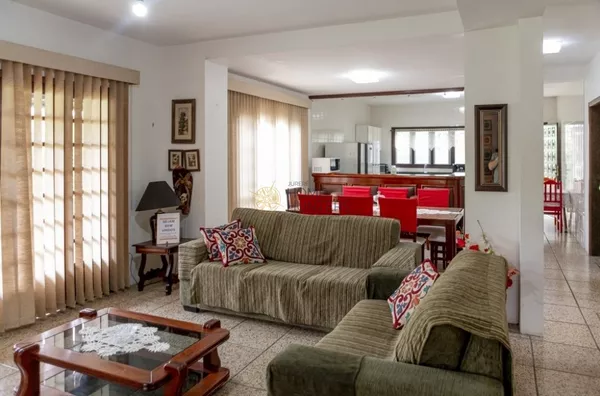 CASA 4 SUÍTES EM JURERÊ INTERNACIONAL