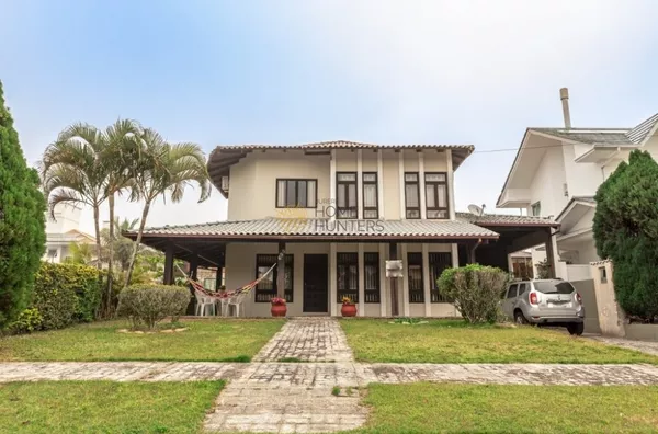 CASA 4 SUÍTES EM JURERÊ INTERNACIONAL