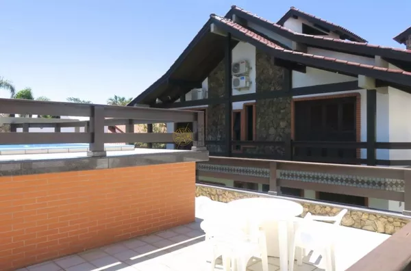 CASA 5 DORMITÓRIOS 150 METROS DO MAR