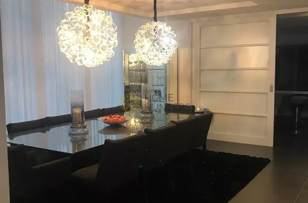 Linda casa nova e moderna com Jacuzzi e piscina para temporada em família