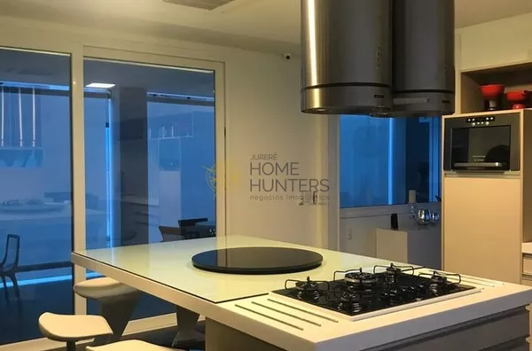 Linda casa nova e moderna com Jacuzzi e piscina para temporada em família