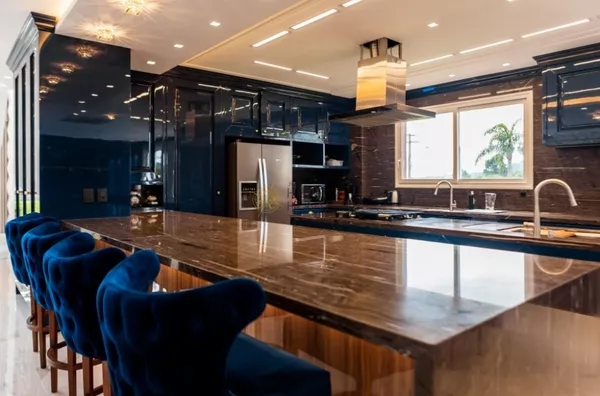 Ótima casa em Jurerê Internacional frente mar