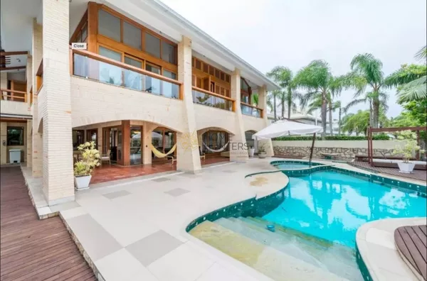 Linda Casa frente mar em Jurerê Internacional 