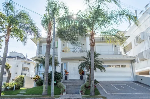 Linda casa 4 suites, 500 metros do mar, perfeita para férias em família.