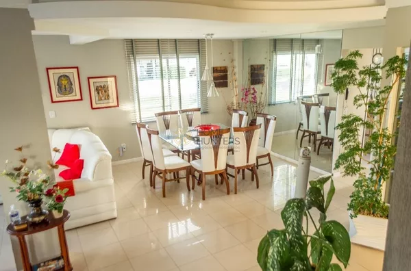 Linda casa 4 suites, 500 metros do mar, perfeita para férias em família.