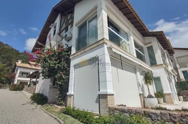 Linda casa no Sambaqui,4 suites,frente mar