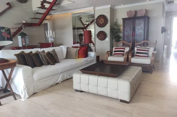 Linda casa no Sambaqui,4 suites,frente mar