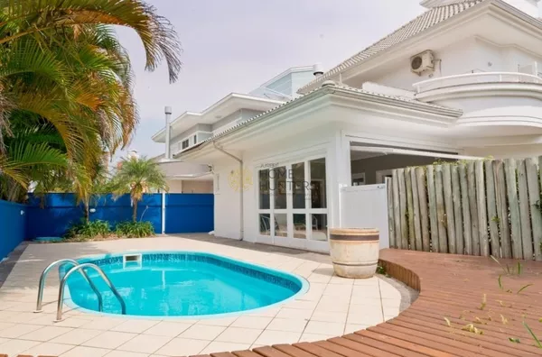 EXCELENTE CASA 5 SUÍTES  NA AV DOS BÚZIOS