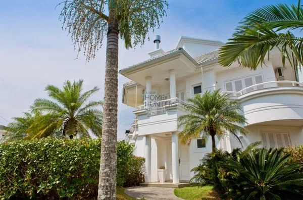 EXCELENTE CASA 5 SUÍTES  NA AV DOS BÚZIOS