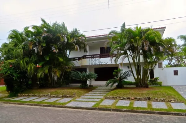 CASA 6 SUÍTES 50 METROS DO MAR