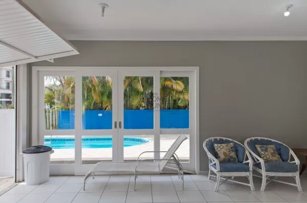 EXCELENTE CASA 5 SUÍTES  NA AV DOS BÚZIOS