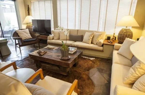 Casa linda á 150m do Mar em Jurerê