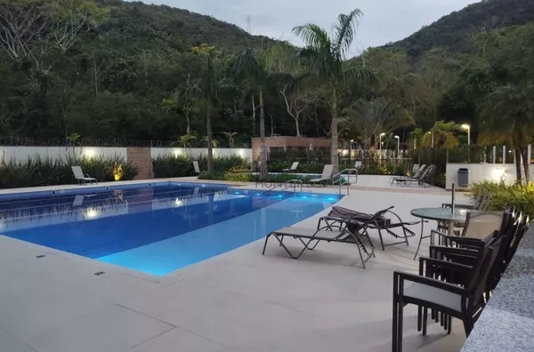 Lindo mobiliado 3 dormitórios,1 suítes, vista mar.