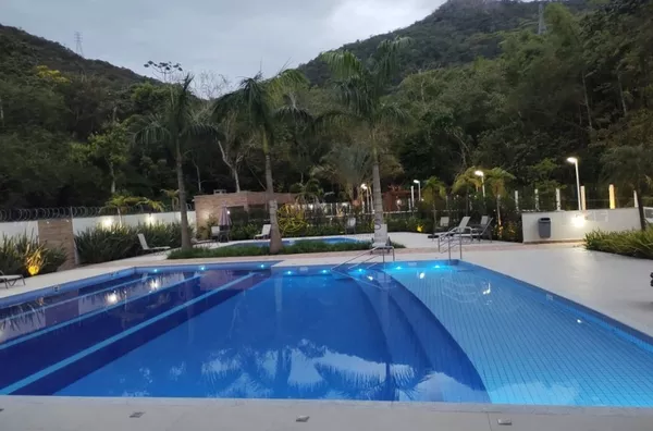 Lindo mobiliado 3 dormitórios,1 suítes, vista mar.