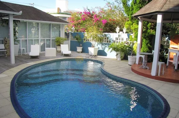 Casa alto padrão em Jurerê á 300m do mar