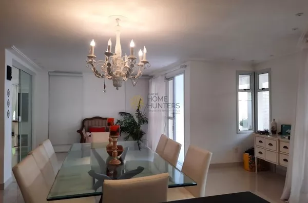 Linda casa em Jurerê Internacional, 5 dormitórios sendo 3 suítes a 100 mts do mar