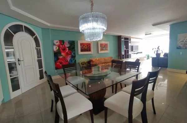 Lindo mobiliado 3 suítes 200 metros do mar.