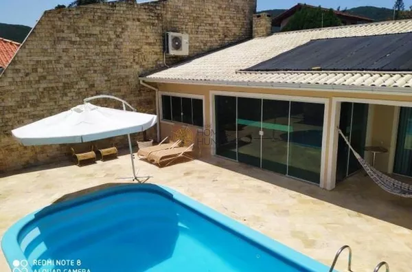 Casa para venda 3 quartos sendo 2 suítes com piscina