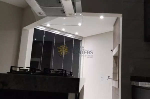 Apartamento para venda 2 quartos modernizado e mobiliado em Canasvieiras