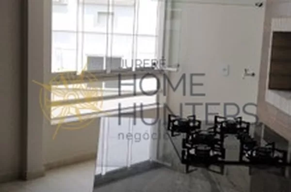 Apartamento para venda 2 quartos modernizado e mobiliado em Canasvieiras