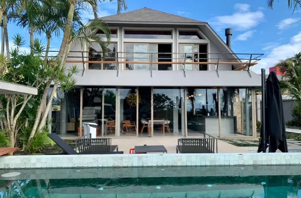 Linda casa para venda, frente mar em Cachoeira do Bom Jesus