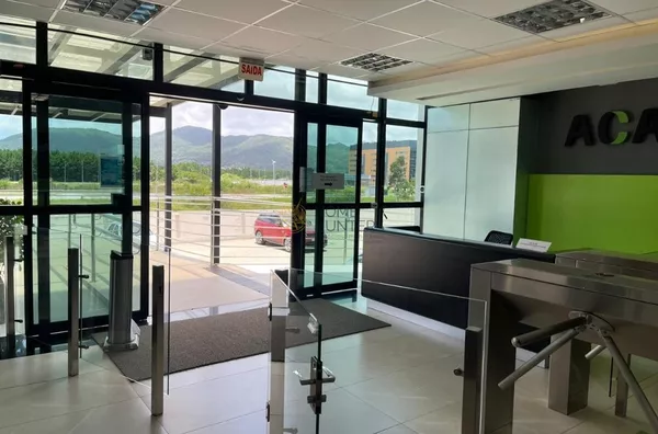 Loja terrea ampla, no Sapiens