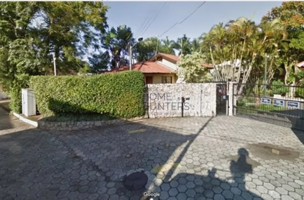 Casa para venda 4 quartos em condomínio Sambaqui