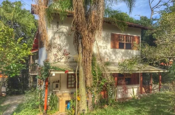 Casa para venda 4 quartos em condomínio Sambaqui