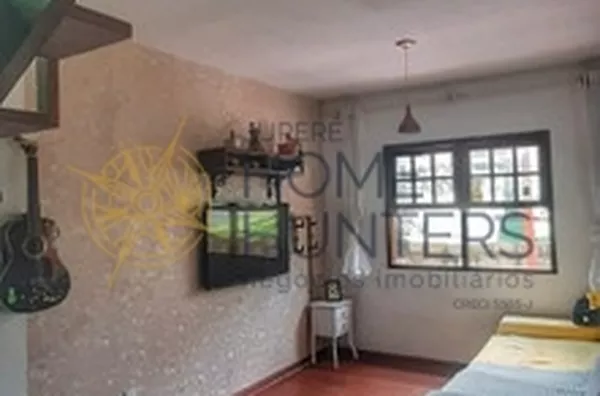 Casa para venda 4 quartos em condomínio Sambaqui