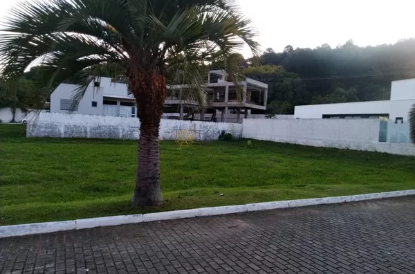 Terreno para venda com 420m² em condomínio Cachoeira de Bom Jesus