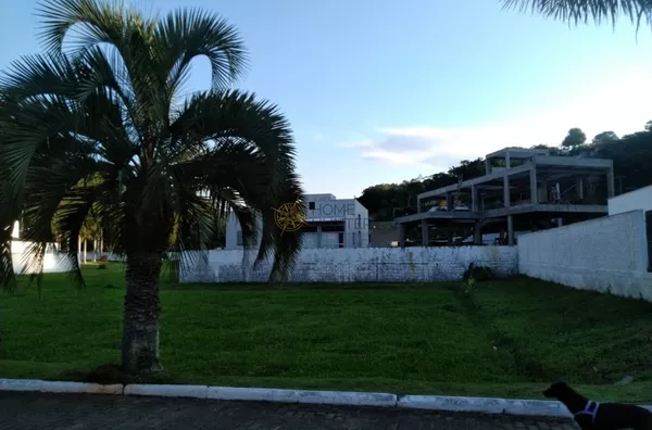 Terreno para venda com 420m² em condomínio Cachoeira de Bom Jesus