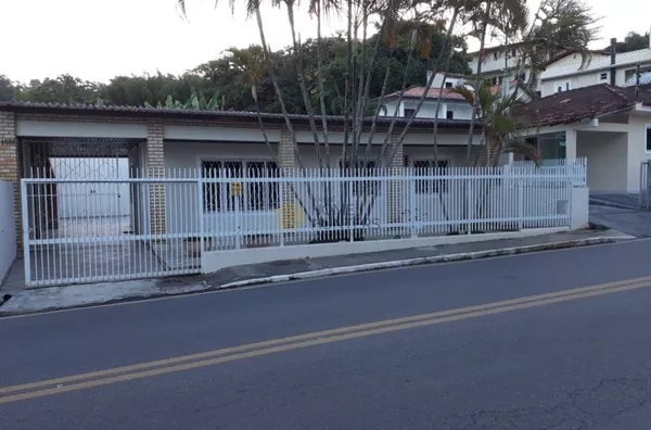 Excelente casa em canasvieiras a 500 metros do mar