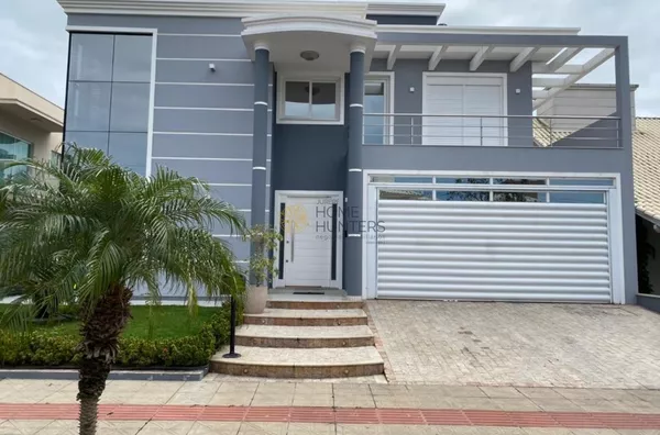 Excelente casa em condomínio. 