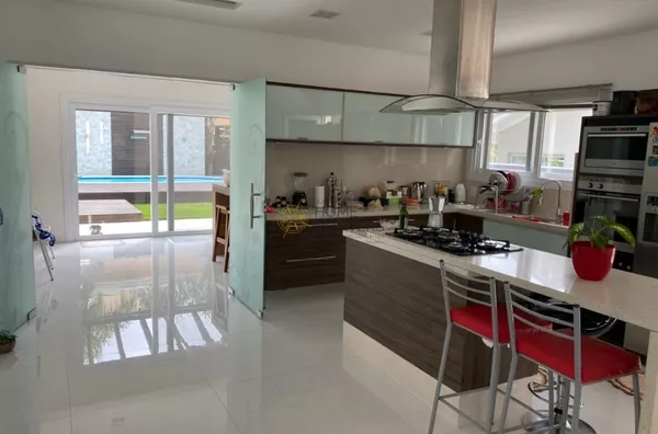 Excelente casa em condomínio. 