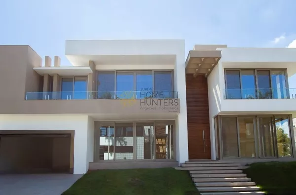 LINDA MANSÃO EM CONDOMÍNIO EM JURERÊ